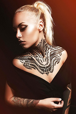 Sexy Babes Exposing Their Colorful Tattooed Bodies