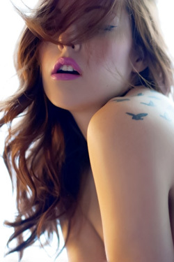 Elizabeth Marxs Glamour Bombshell